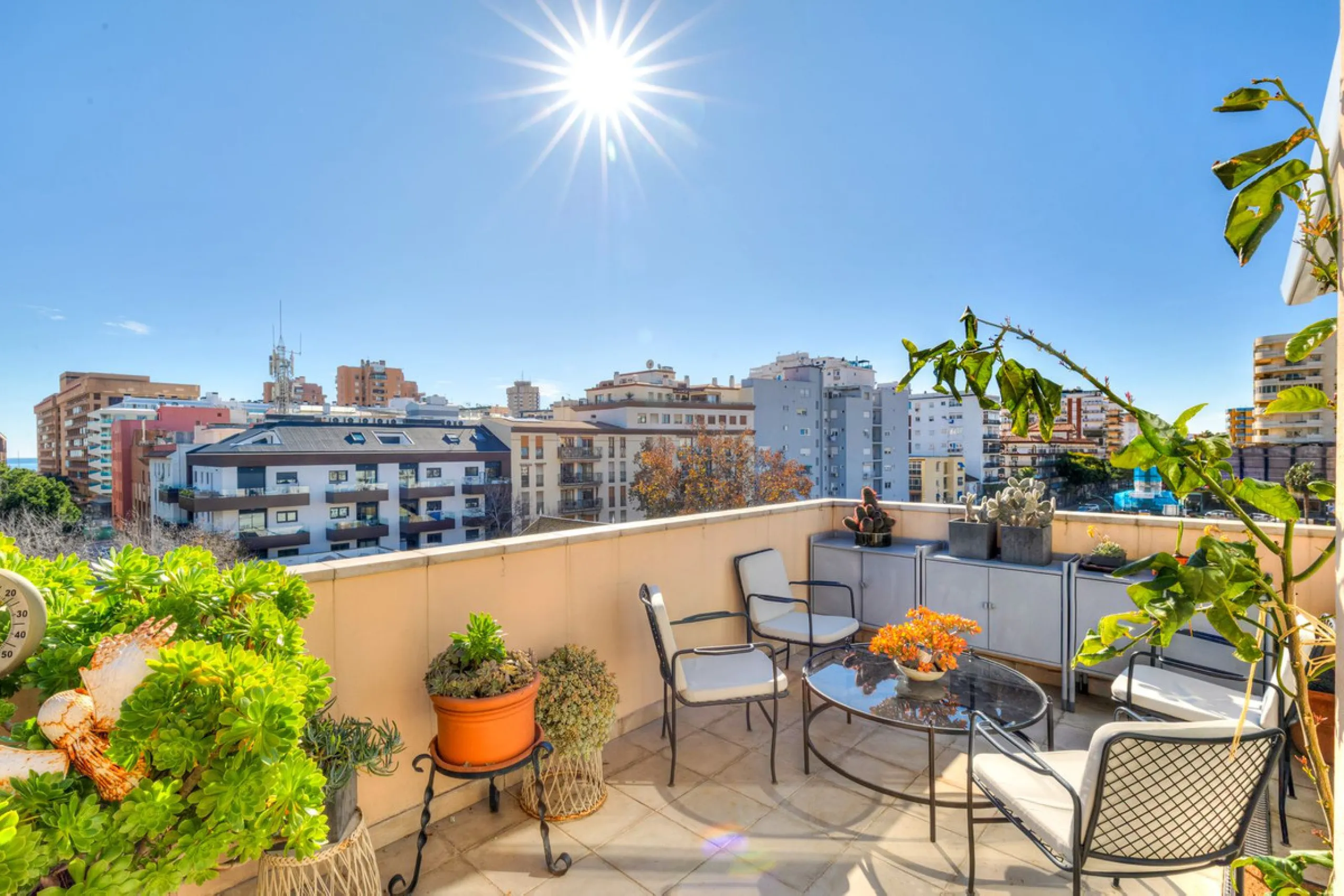 Exclusive four-bedroom penthouse with large terrace – central Fuengirola