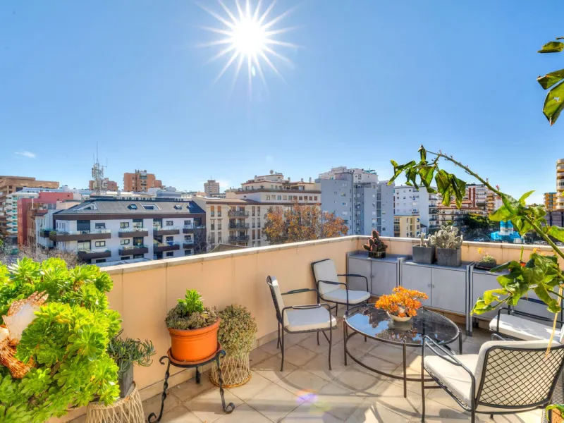 Exclusive four-bedroom penthouse with large terrace – central Fuengirola