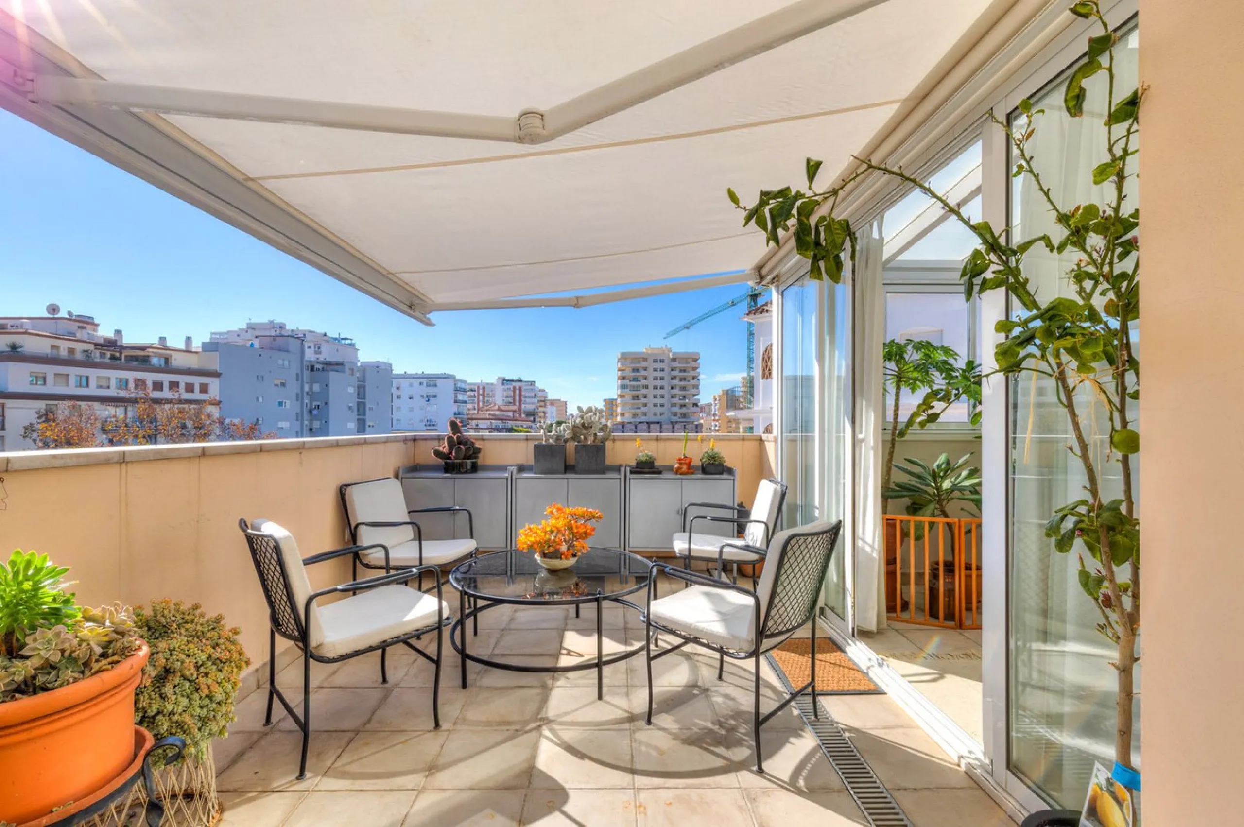Exclusive four-bedroom penthouse with large terrace – central Fuengirola