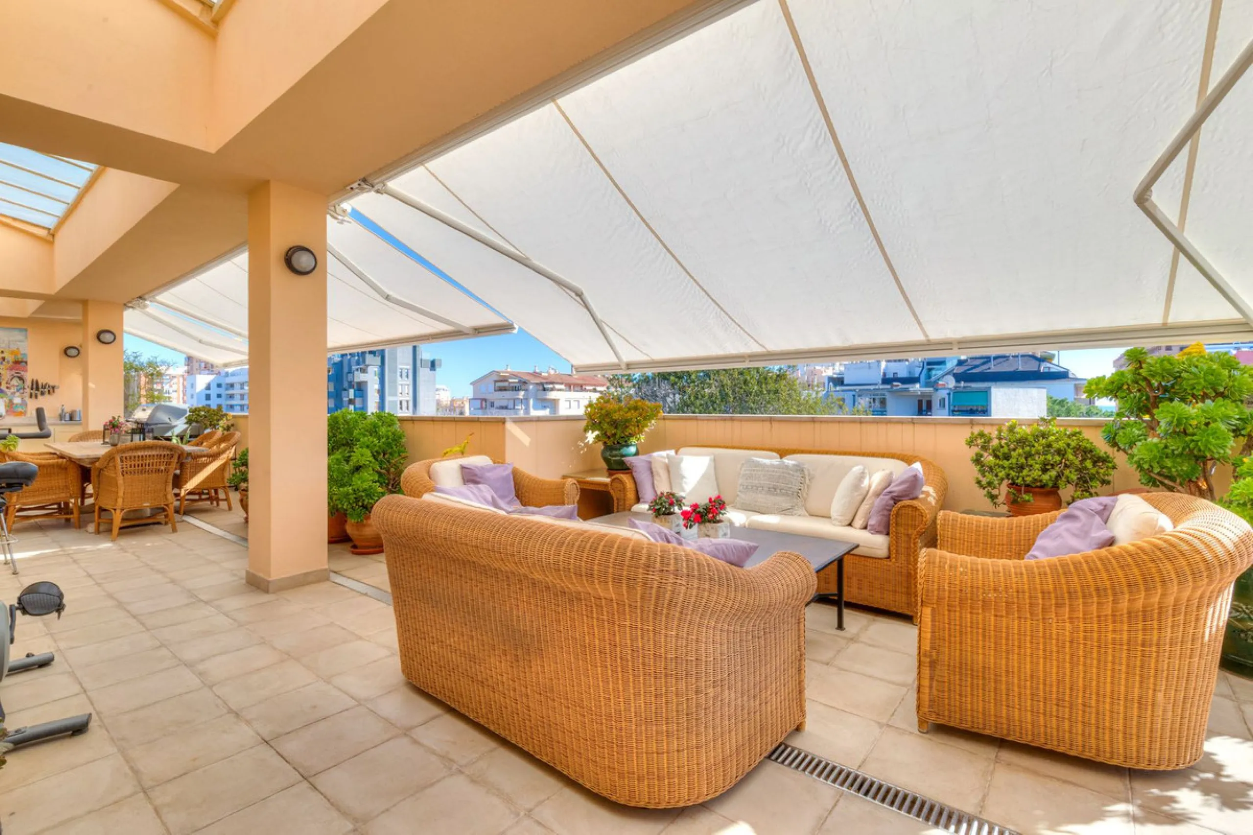 Exclusive four-bedroom penthouse with large terrace – central Fuengirola