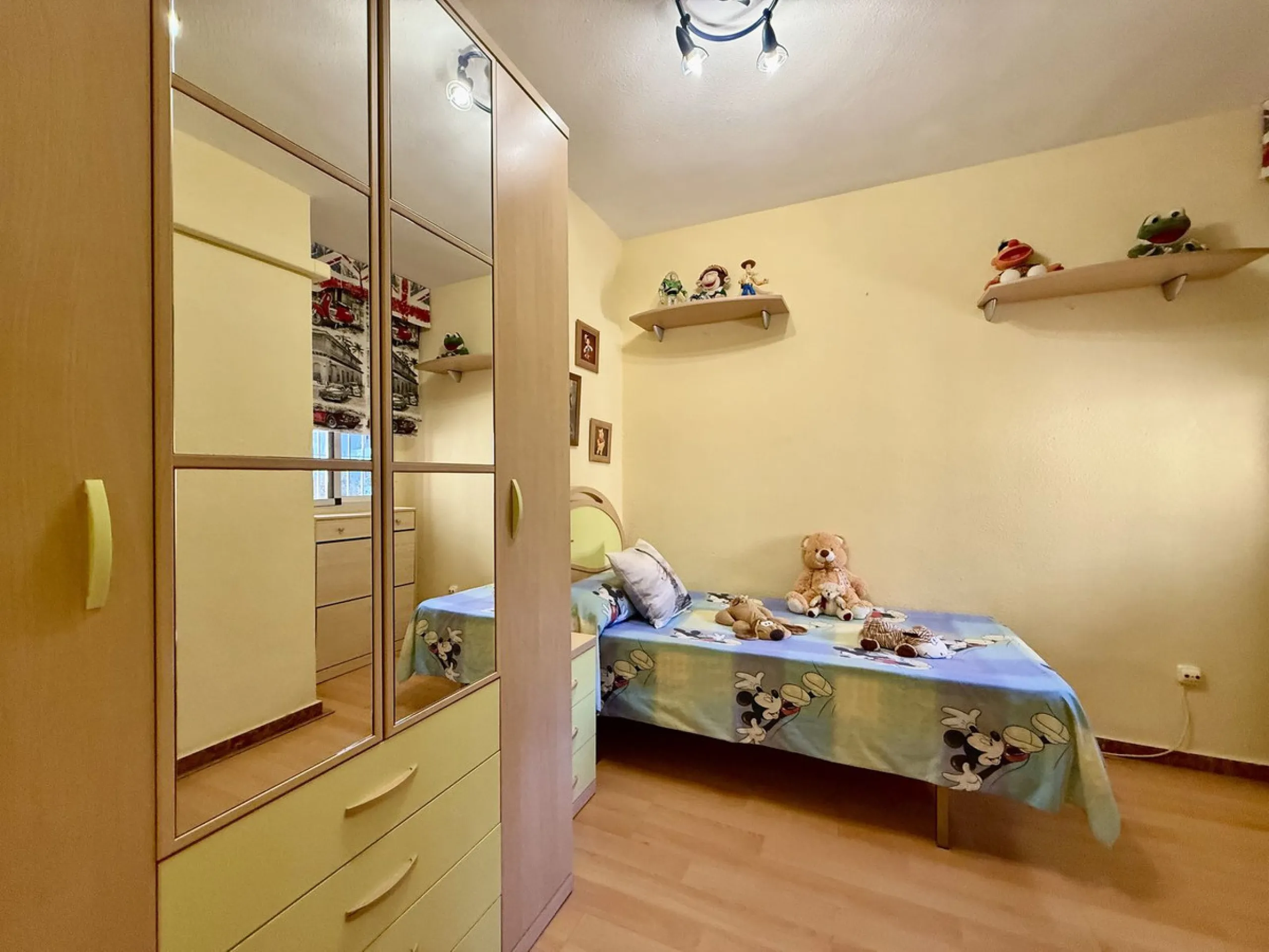 Apartment - Middle Floor Apartment в продаже в Fuengirola, Málaga. В доме 3 спален и 1 ванных комнат. Площадь дома 74 м²