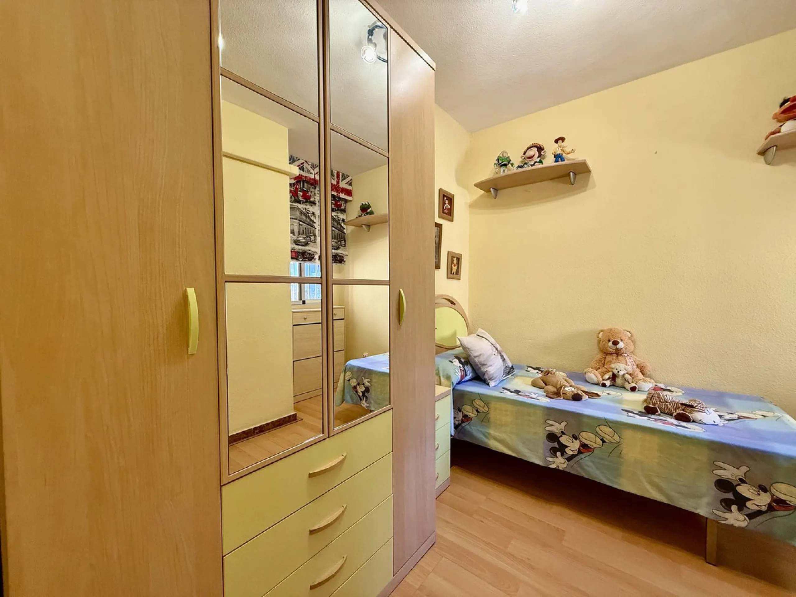 Apartment - Middle Floor Apartment в продаже в Fuengirola, Málaga. В доме 3 спален и 1 ванных комнат. Площадь дома 74 м²