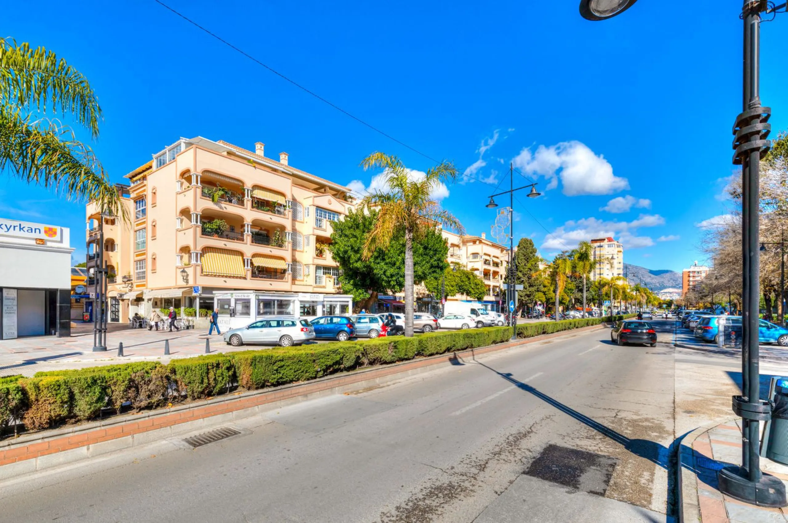 Exclusive four-bedroom penthouse with large terrace – central Fuengirola