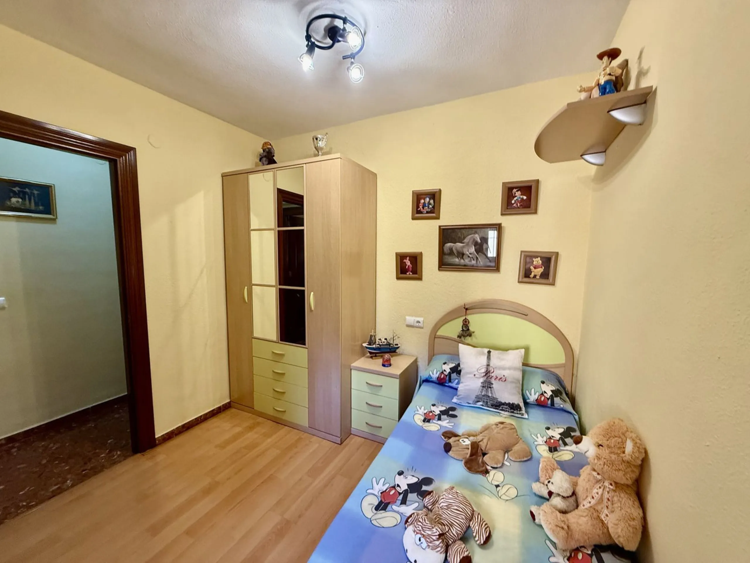 Apartment - Middle Floor Apartment в продаже в Fuengirola, Málaga. В доме 3 спален и 1 ванных комнат. Площадь дома 74 м²