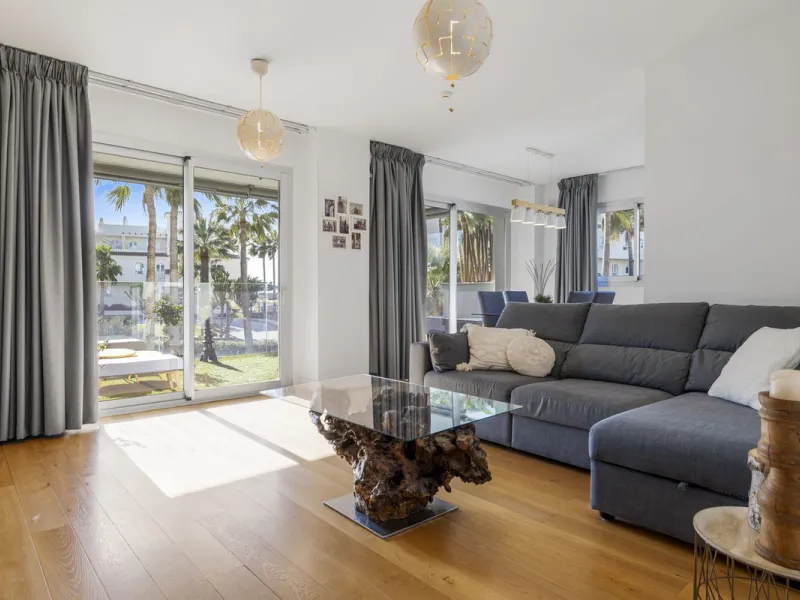 Discover this stylish first-floor apartment in the exclusive El Chaparral area of Mijas Costa, featuring a southwest orientation and a prime location between Fuengirola and La Cala de Mijas.