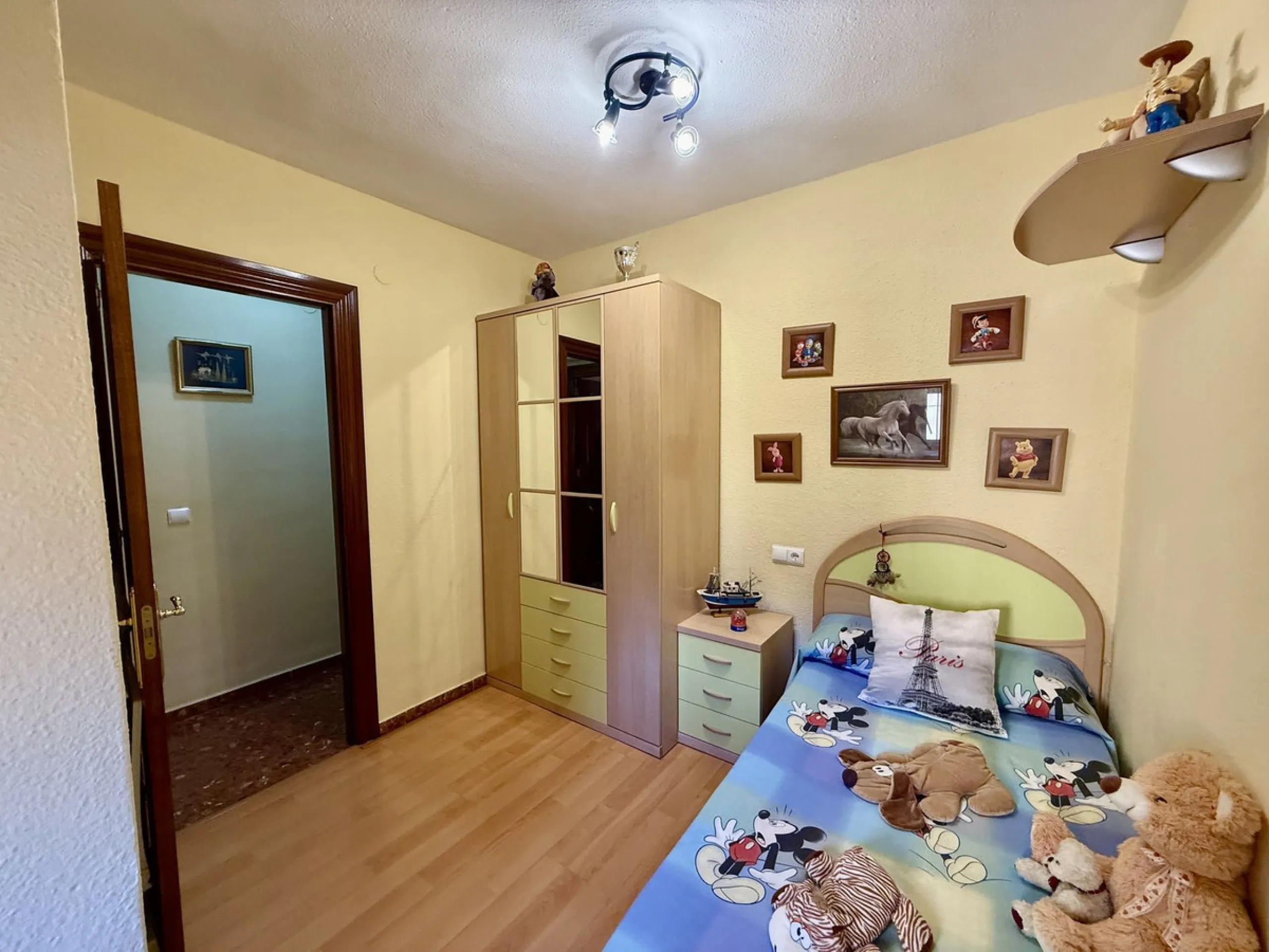Apartment - Middle Floor Apartment в продаже в Fuengirola, Málaga. В доме 3 спален и 1 ванных комнат. Площадь дома 74 м²