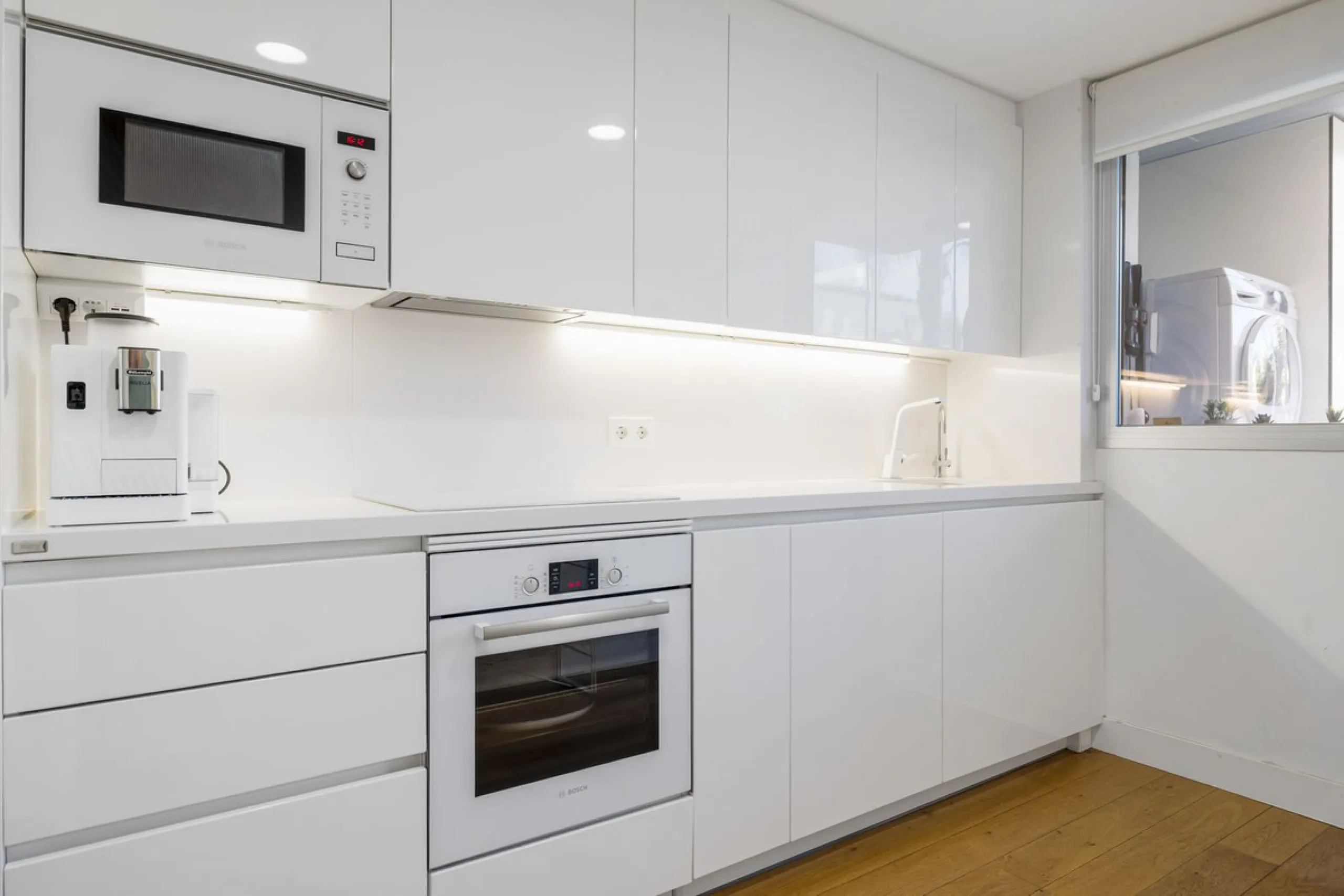 Discover this stylish first-floor apartment in the exclusive El Chaparral area of Mijas Costa, featuring a southwest orientation and a prime location between Fuengirola and La Cala de Mijas.