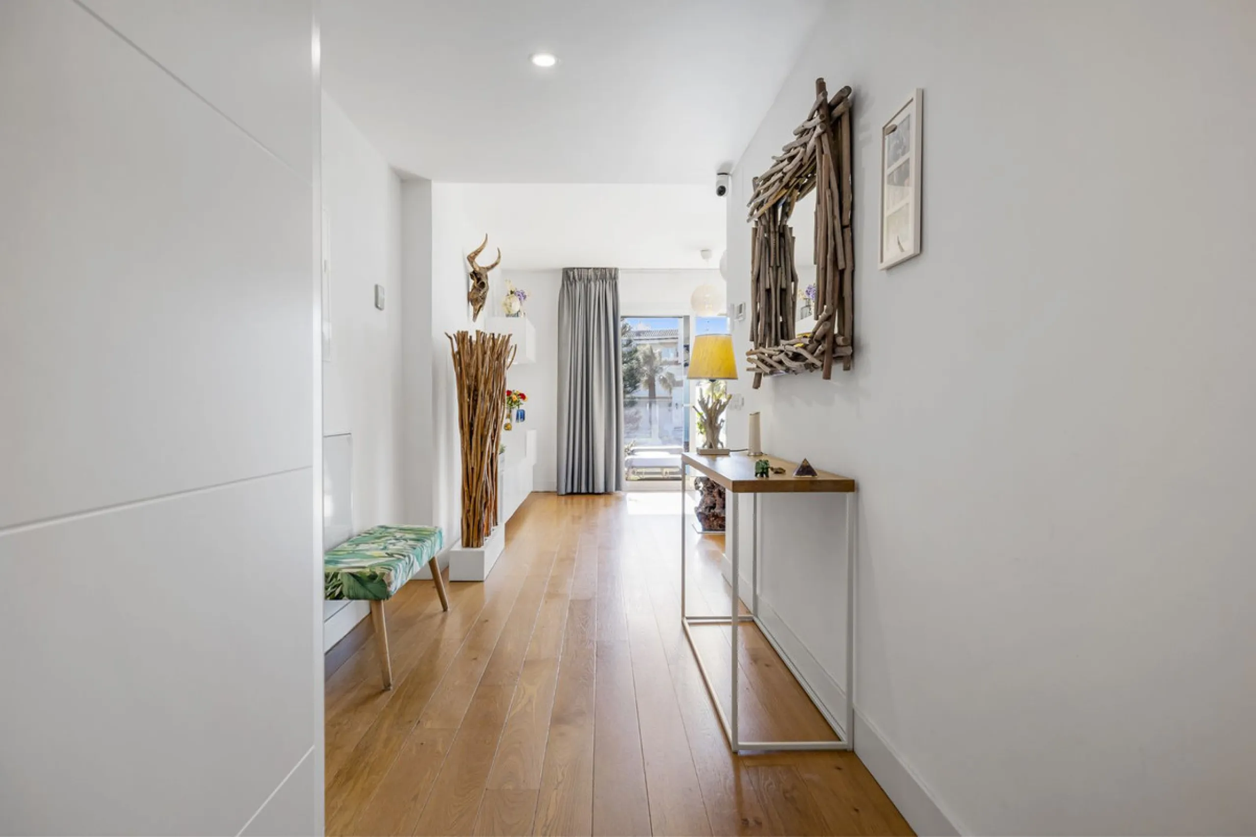 Discover this stylish first-floor apartment in the exclusive El Chaparral area of Mijas Costa, featuring a southwest orientation and a prime location between Fuengirola and La Cala de Mijas.
