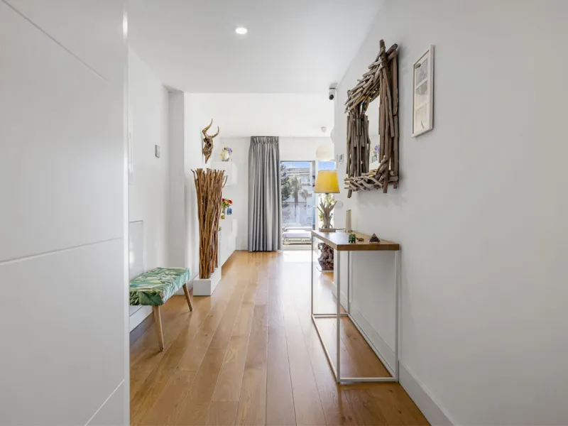 Discover this stylish first-floor apartment in the exclusive El Chaparral area of Mijas Costa, featuring a southwest orientation and a prime location between Fuengirola and La Cala de Mijas.