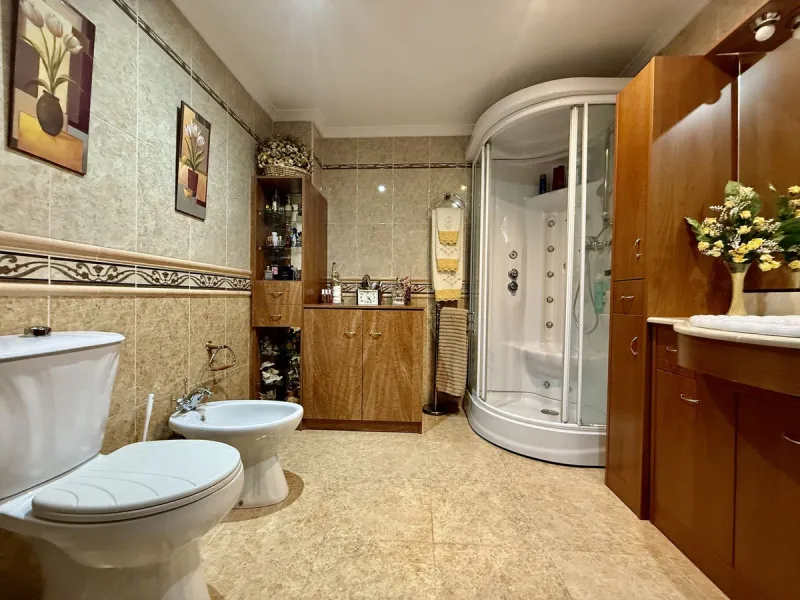 Apartment - Middle Floor Apartment в продаже в Fuengirola, Málaga. В доме 3 спален и 1 ванных комнат. Площадь дома 74 м²