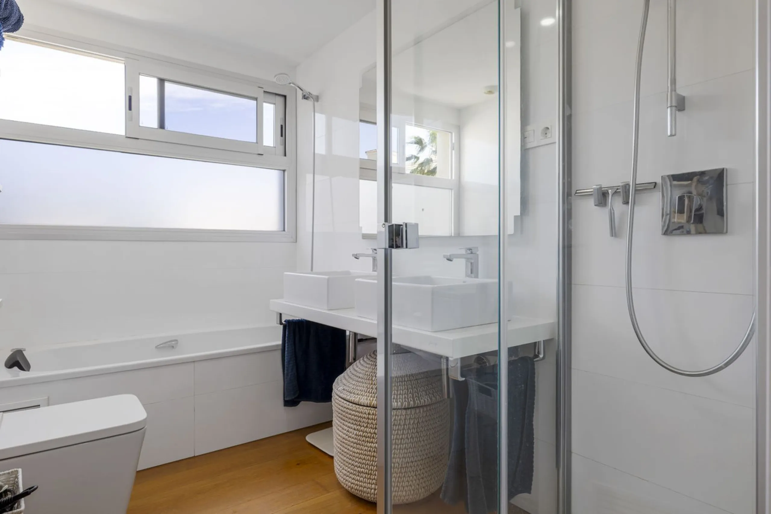 Discover this stylish first-floor apartment in the exclusive El Chaparral area of Mijas Costa, featuring a southwest orientation and a prime location between Fuengirola and La Cala de Mijas.