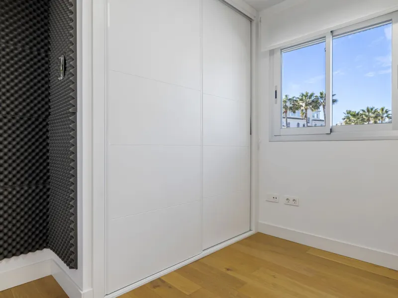 Discover this stylish first-floor apartment in the exclusive El Chaparral area of Mijas Costa, featuring a southwest orientation and a prime location between Fuengirola and La Cala de Mijas.
