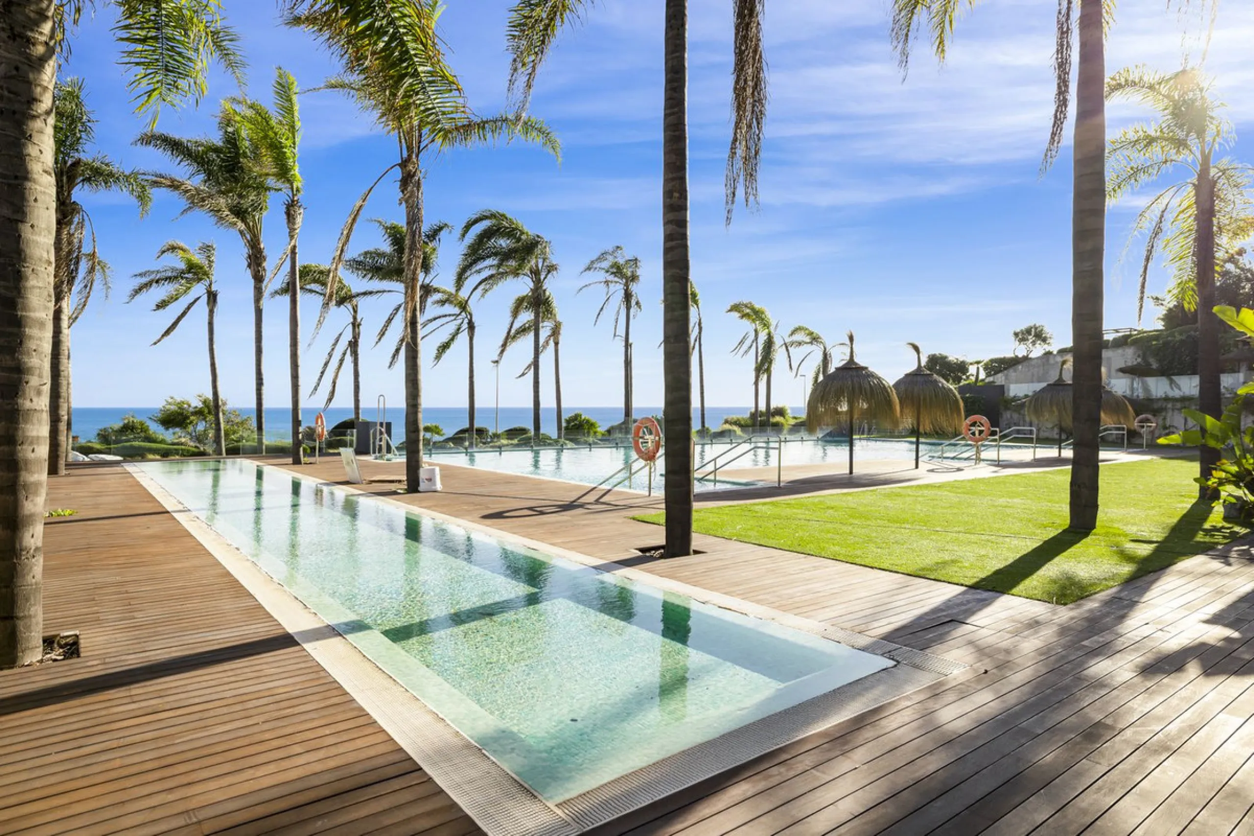 Discover this stylish first-floor apartment in the exclusive El Chaparral area of Mijas Costa, featuring a southwest orientation and a prime location between Fuengirola and La Cala de Mijas.