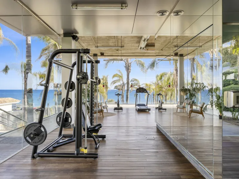 Discover this stylish first-floor apartment in the exclusive El Chaparral area of Mijas Costa, featuring a southwest orientation and a prime location between Fuengirola and La Cala de Mijas.