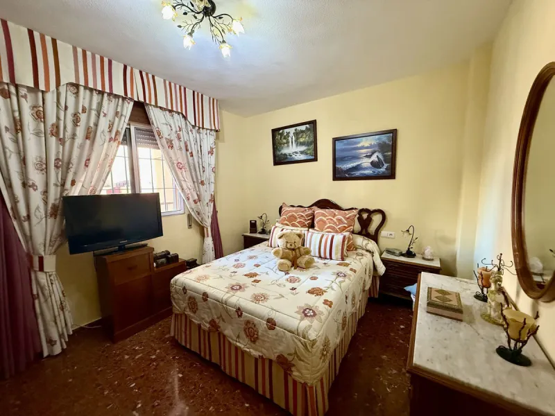 Apartment - Middle Floor Apartment в продаже в Fuengirola, Málaga. В доме 3 спален и 1 ванных комнат. Площадь дома 74 м²