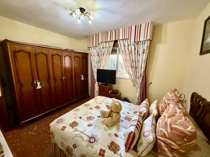 Apartment - Middle Floor Apartment в продаже в Fuengirola, Málaga. В доме 3 спален и 1 ванных комнат. Площадь дома 74 м²