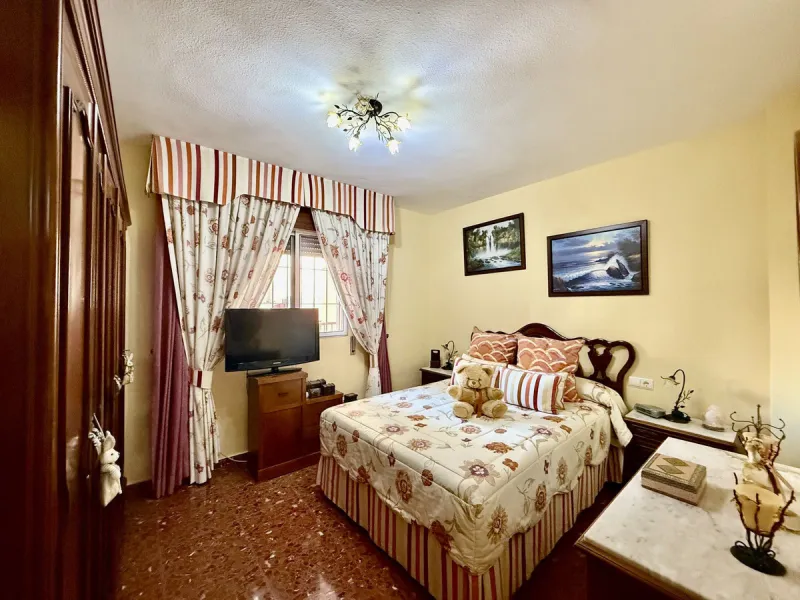 Apartment - Middle Floor Apartment в продаже в Fuengirola, Málaga. В доме 3 спален и 1 ванных комнат. Площадь дома 74 м²