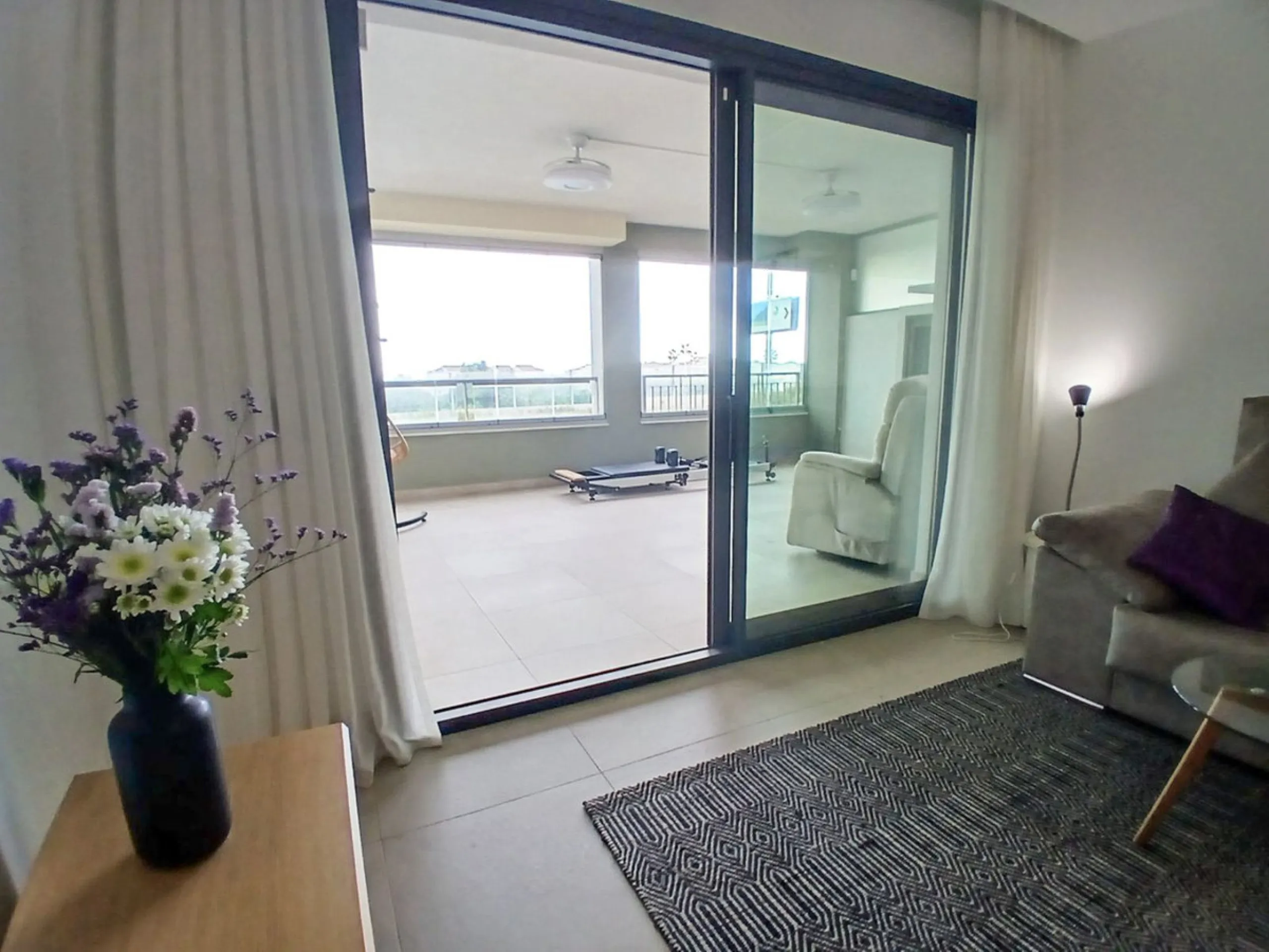 We are delighted to introduce this new contemporary apartment in the popular Solemar development. As you enter, you will find the fully equipped kitchen with all integrated appliances that flow into the spacious lounge and dining area, leading out to the 