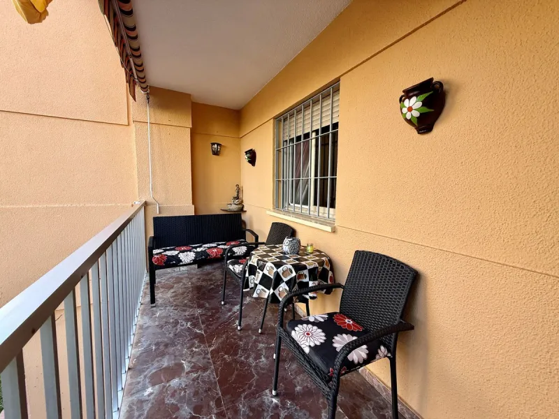 Apartment - Middle Floor Apartment в продаже в Fuengirola, Málaga. В доме 3 спален и 1 ванных комнат. Площадь дома 74 м²