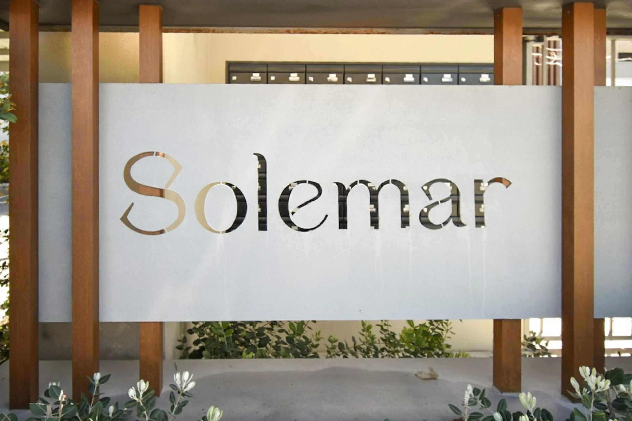 We are delighted to introduce this new contemporary apartment in the popular Solemar development. As you enter, you will find the fully equipped kitchen with all integrated appliances that flow into the spacious lounge and dining area, leading out to the 