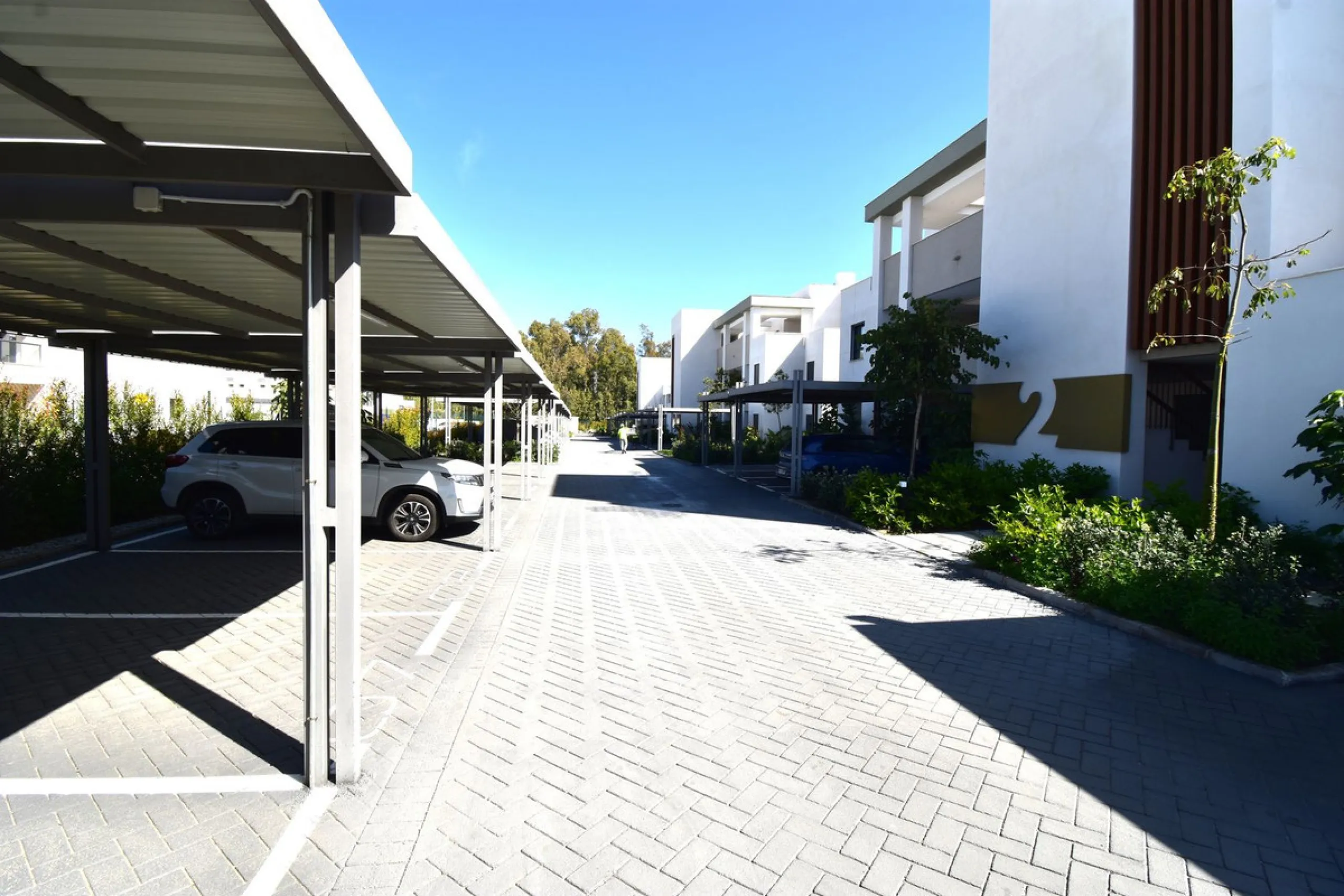 We are delighted to introduce this new contemporary apartment in the popular Solemar development. As you enter, you will find the fully equipped kitchen with all integrated appliances that flow into the spacious lounge and dining area, leading out to the 