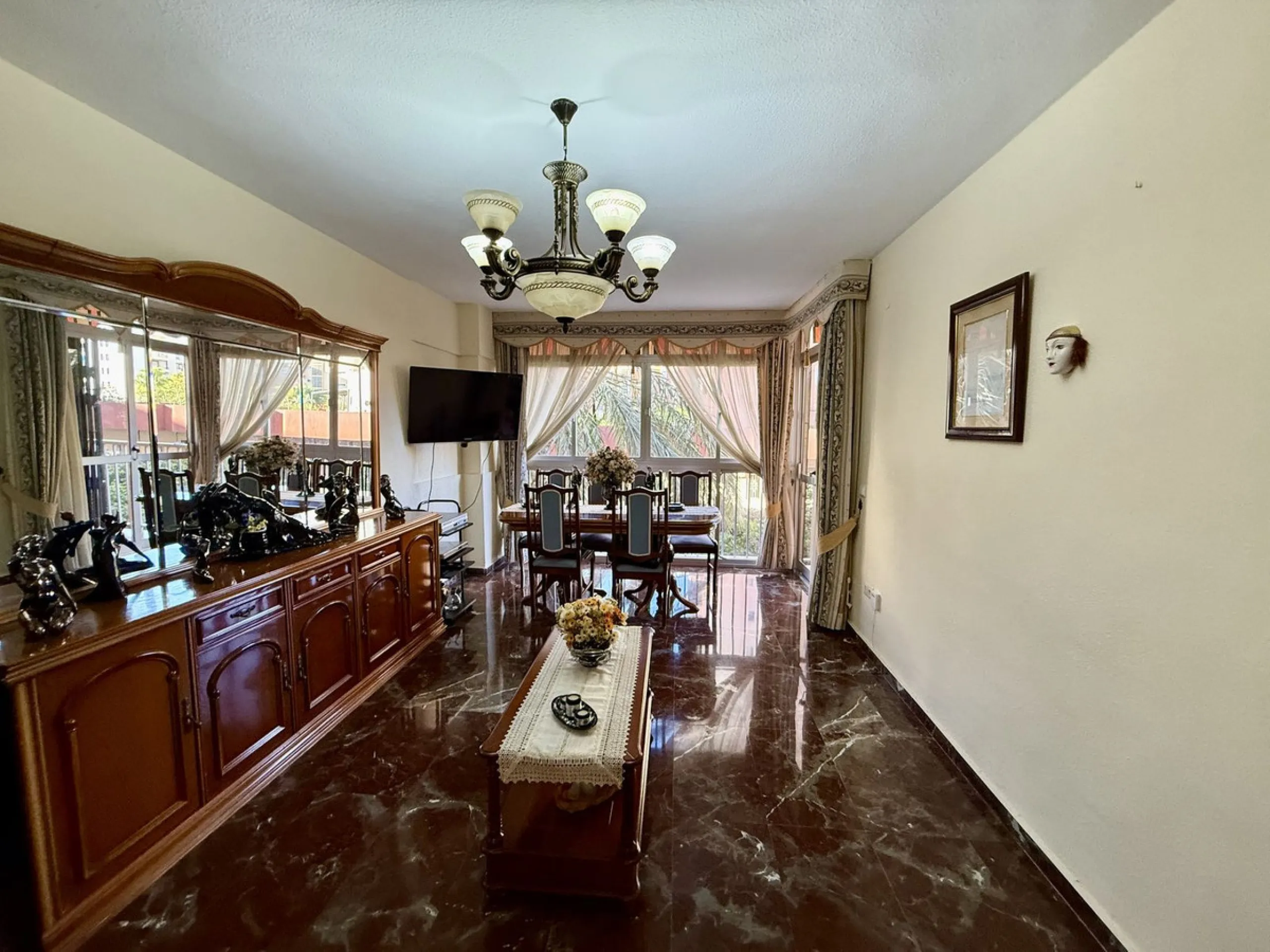 Apartment - Middle Floor Apartment в продаже в Fuengirola, Málaga. В доме 3 спален и 1 ванных комнат. Площадь дома 74 м²