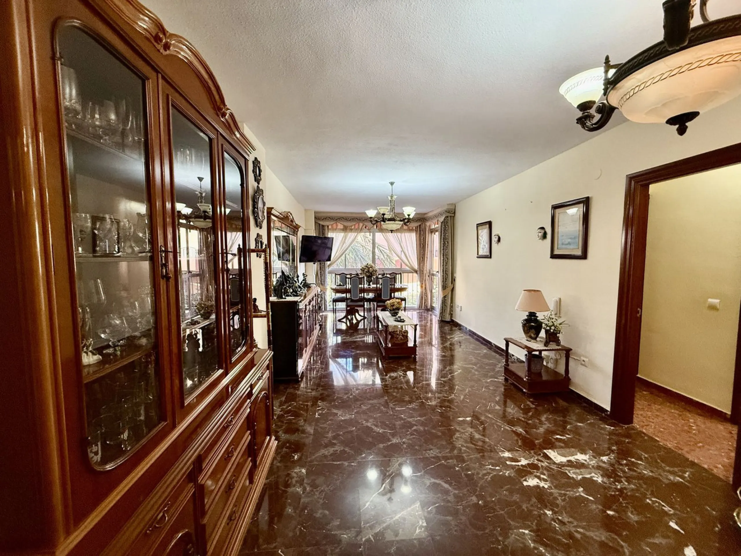 Apartment - Middle Floor Apartment в продаже в Fuengirola, Málaga. В доме 3 спален и 1 ванных комнат. Площадь дома 74 м²