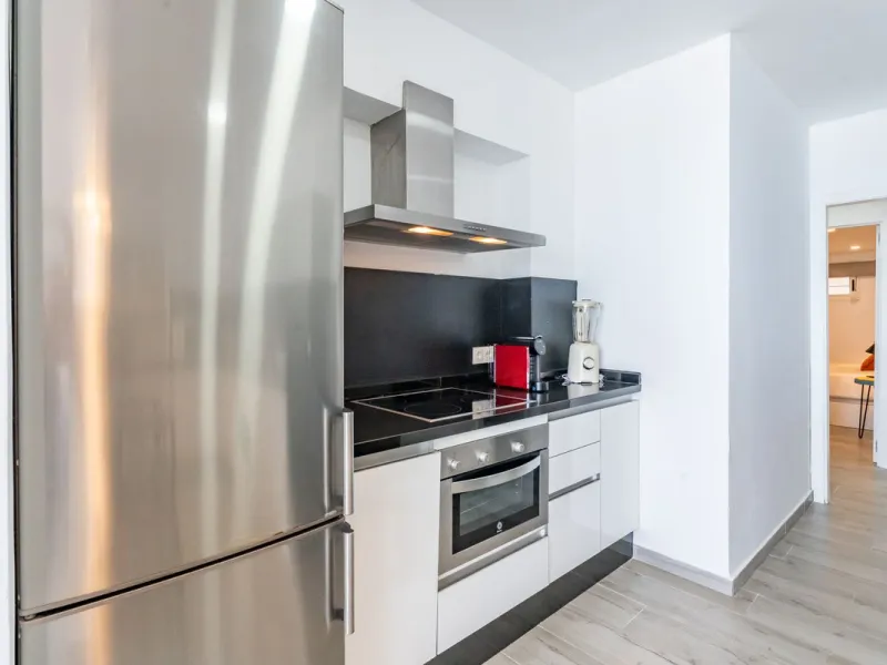 Unique beachfront opportunity in Torrequebrada, Benalmádena. This property consists of a building divided into four independent apartments plus a spacious 478 m² basement. The entire complex has been recently renovated and is delivered fully furnished and