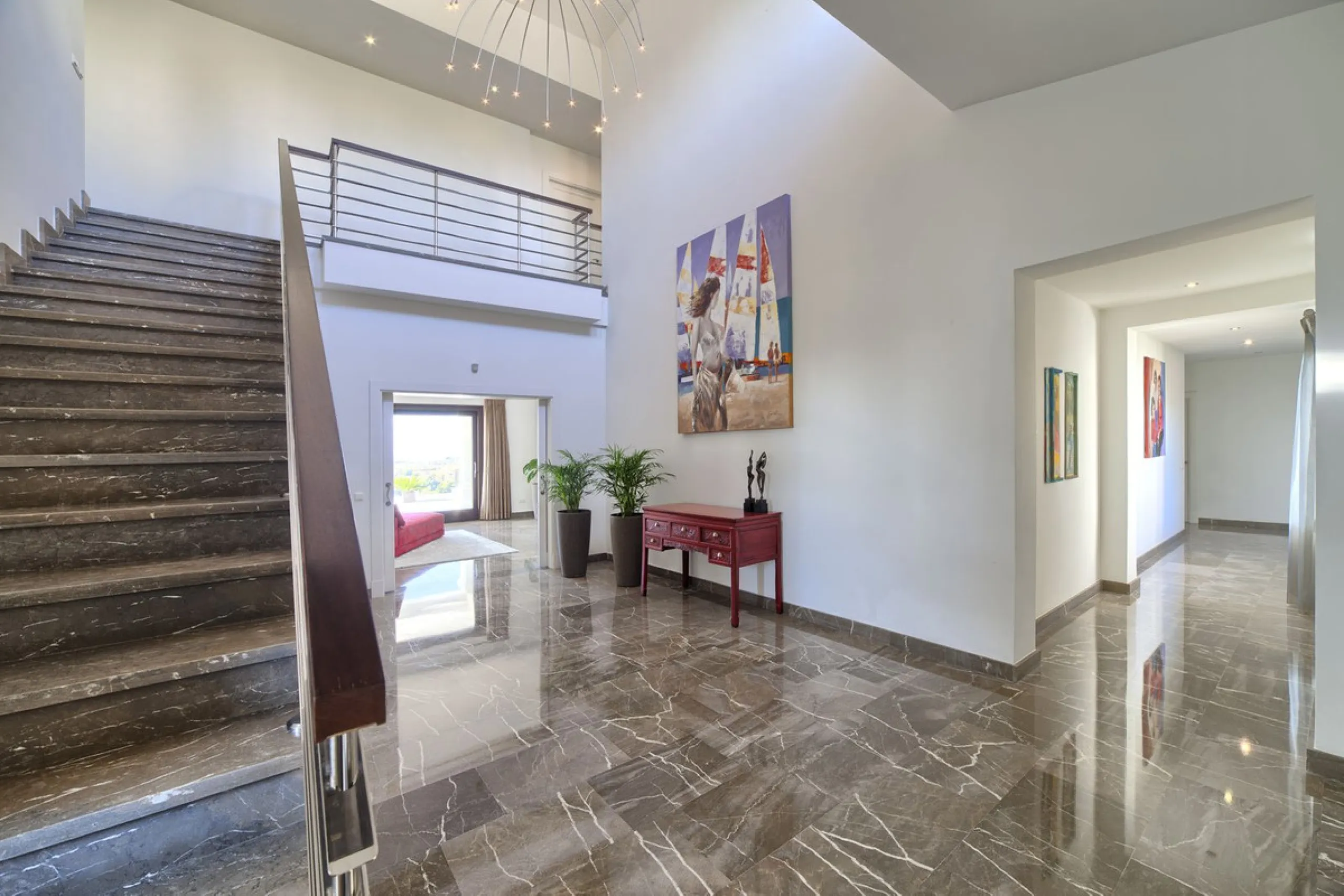 Spectacular villa built to the highest standards, located on one of the best plots of Los Flamingos Golf Resort. South facing with spectacular views of the Mediterranean.