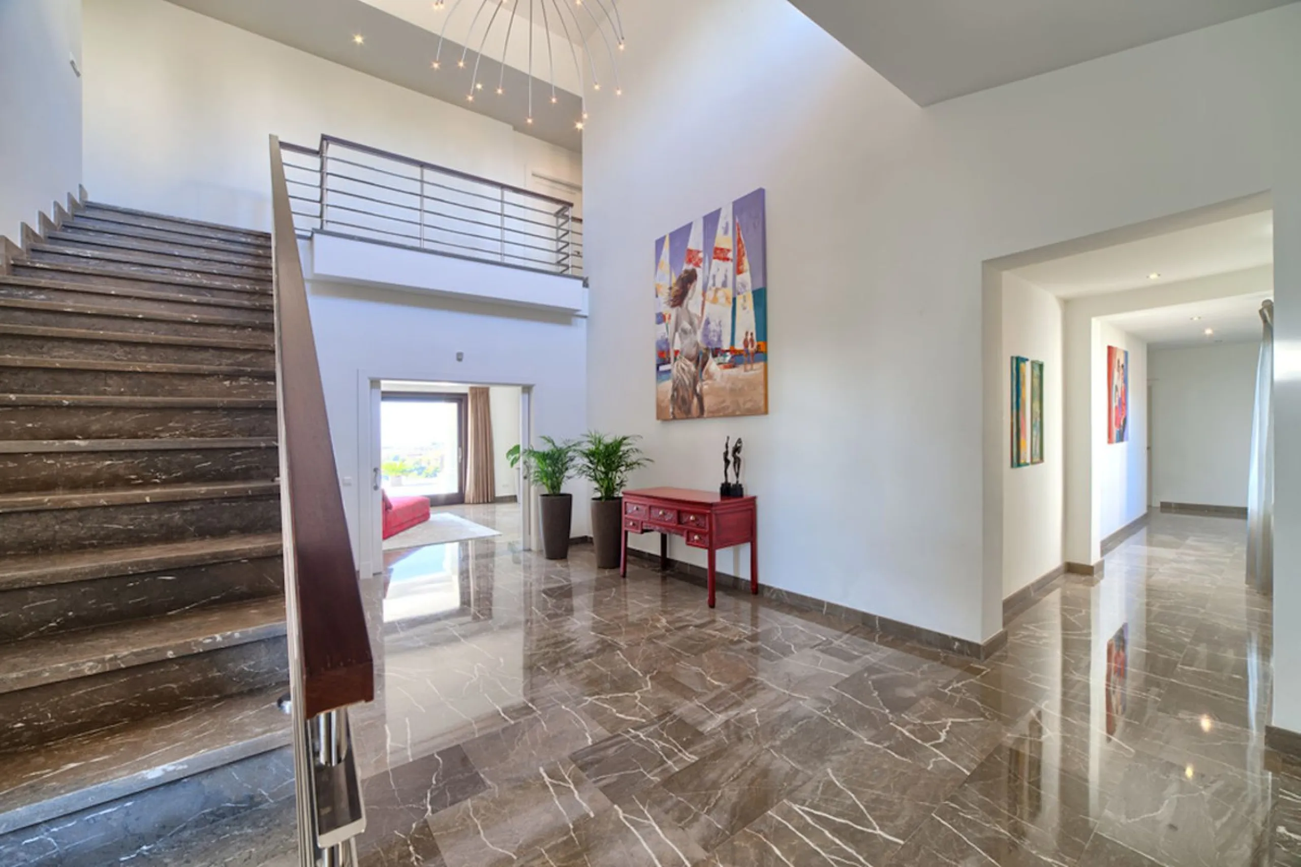 Spectacular villa built to the highest standards, located on one of the best plots of Los Flamingos Golf Resort. South facing with spectacular views of the Mediterranean.