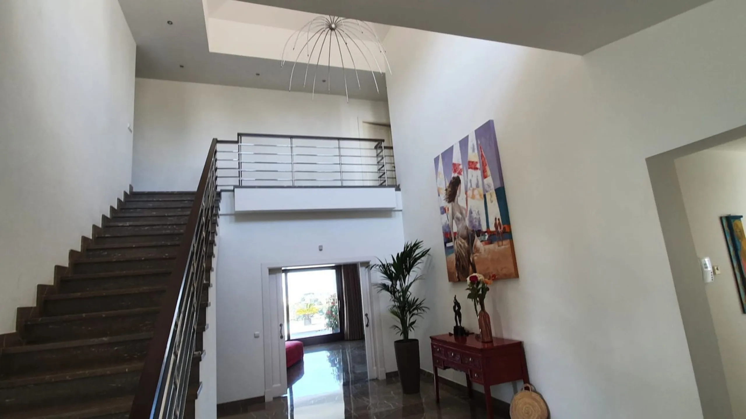Spectacular villa built to the highest standards, located on one of the best plots of Los Flamingos Golf Resort. South facing with spectacular views of the Mediterranean.