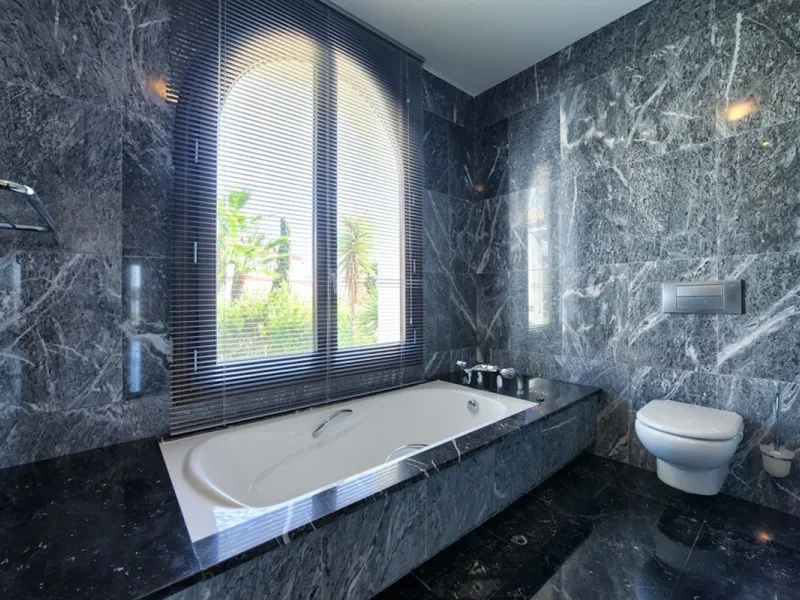 Spectacular villa built to the highest standards, located on one of the best plots of Los Flamingos Golf Resort. South facing with spectacular views of the Mediterranean.