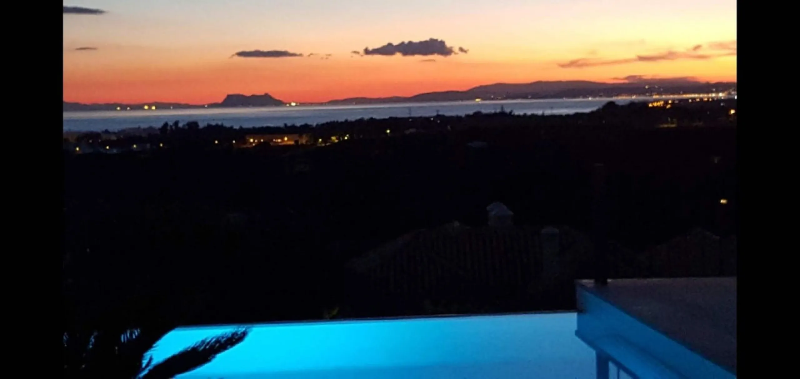 Spectacular villa built to the highest standards, located on one of the best plots of Los Flamingos Golf Resort. South facing with spectacular views of the Mediterranean.