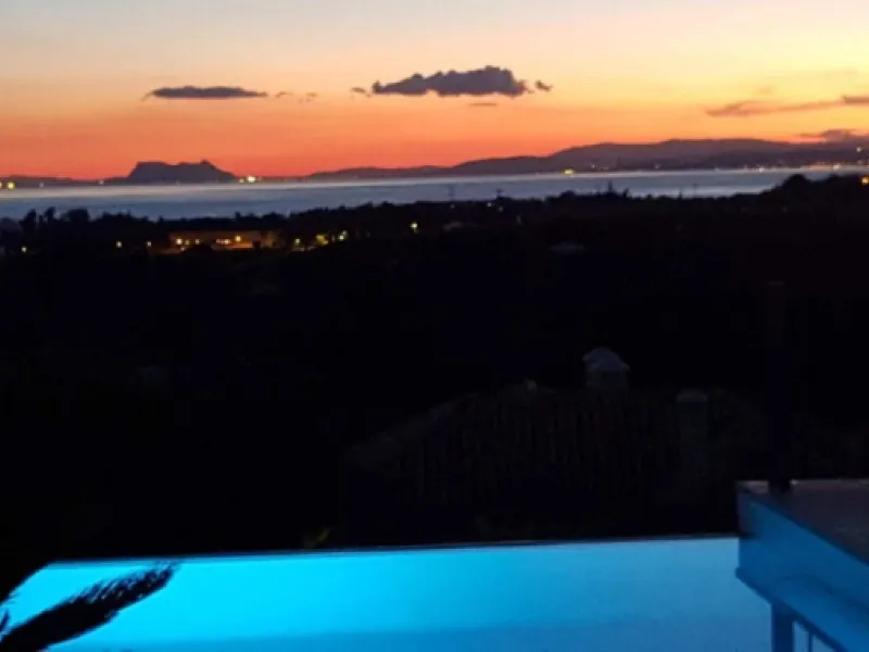 Spectacular villa built to the highest standards, located on one of the best plots of Los Flamingos Golf Resort. South facing with spectacular views of the Mediterranean.