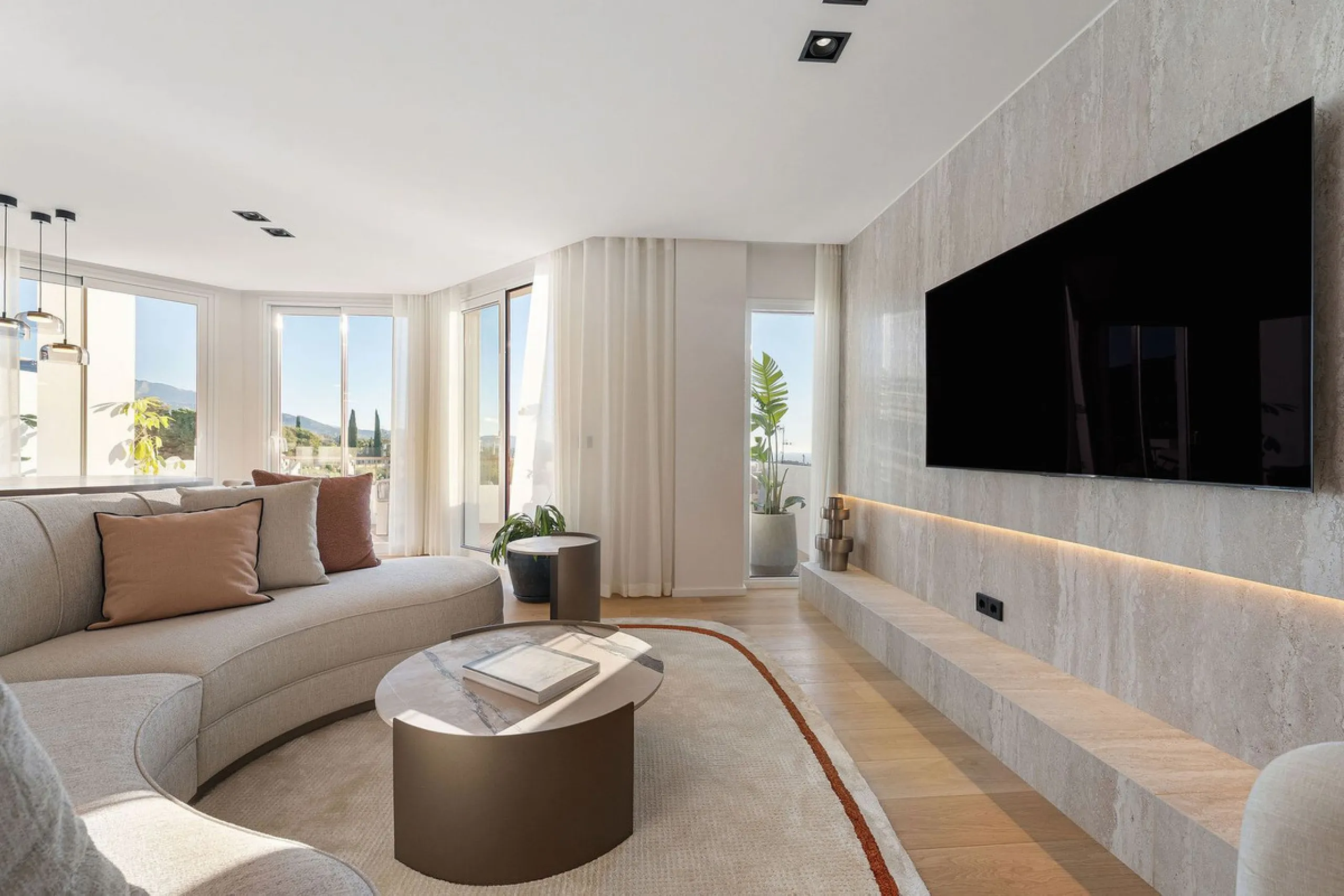 Apartment - Penthouse Duplex в продаже в Marbella, Málaga. В доме 3 спален и 2 ванных комнат. Площадь дома 131 м²