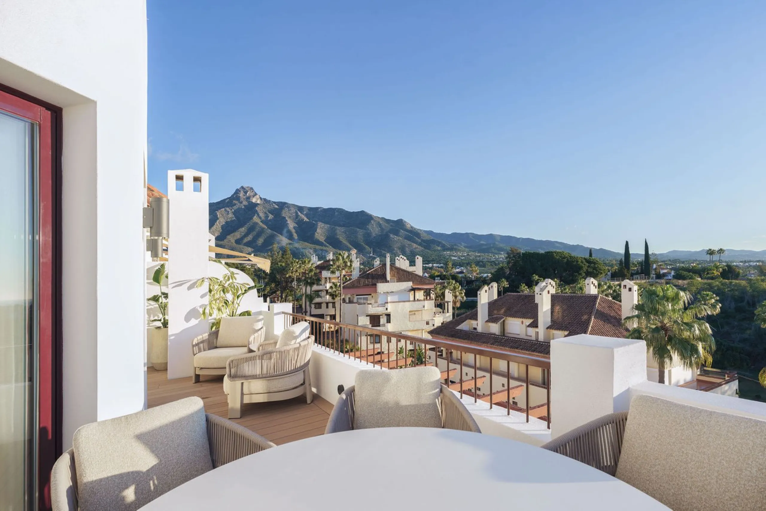 Apartment - Penthouse Duplex в продаже в Marbella, Málaga. В доме 3 спален и 2 ванных комнат. Площадь дома 131 м²