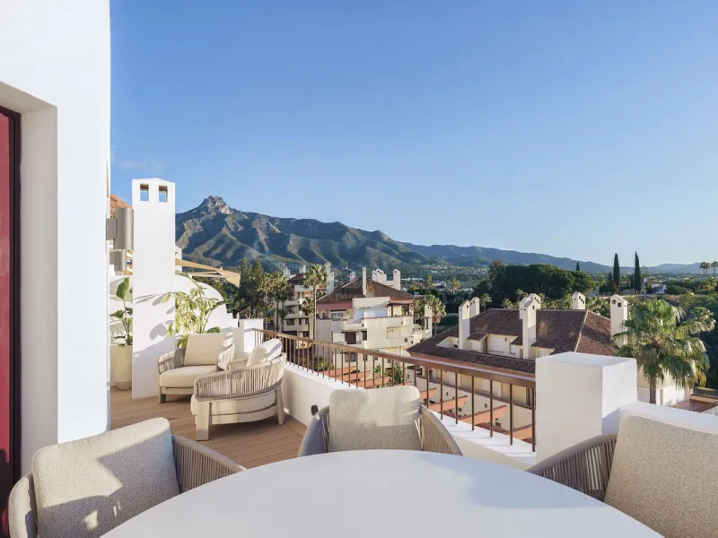Apartment - Penthouse Duplex в продаже в Marbella, Málaga. В доме 3 спален и 2 ванных комнат. Площадь дома 131 м²