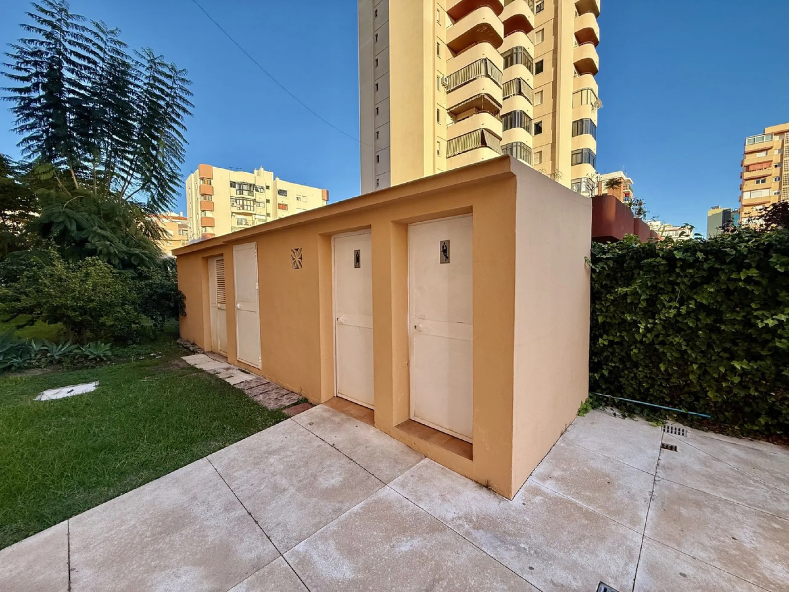 Apartment - Middle Floor Apartment в продаже в Fuengirola, Málaga. В доме 3 спален и 1 ванных комнат. Площадь дома 74 м²