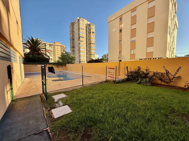 Apartment - Middle Floor Apartment в продаже в Fuengirola, Málaga. В доме 3 спален и 1 ванных комнат. Площадь дома 74 м²