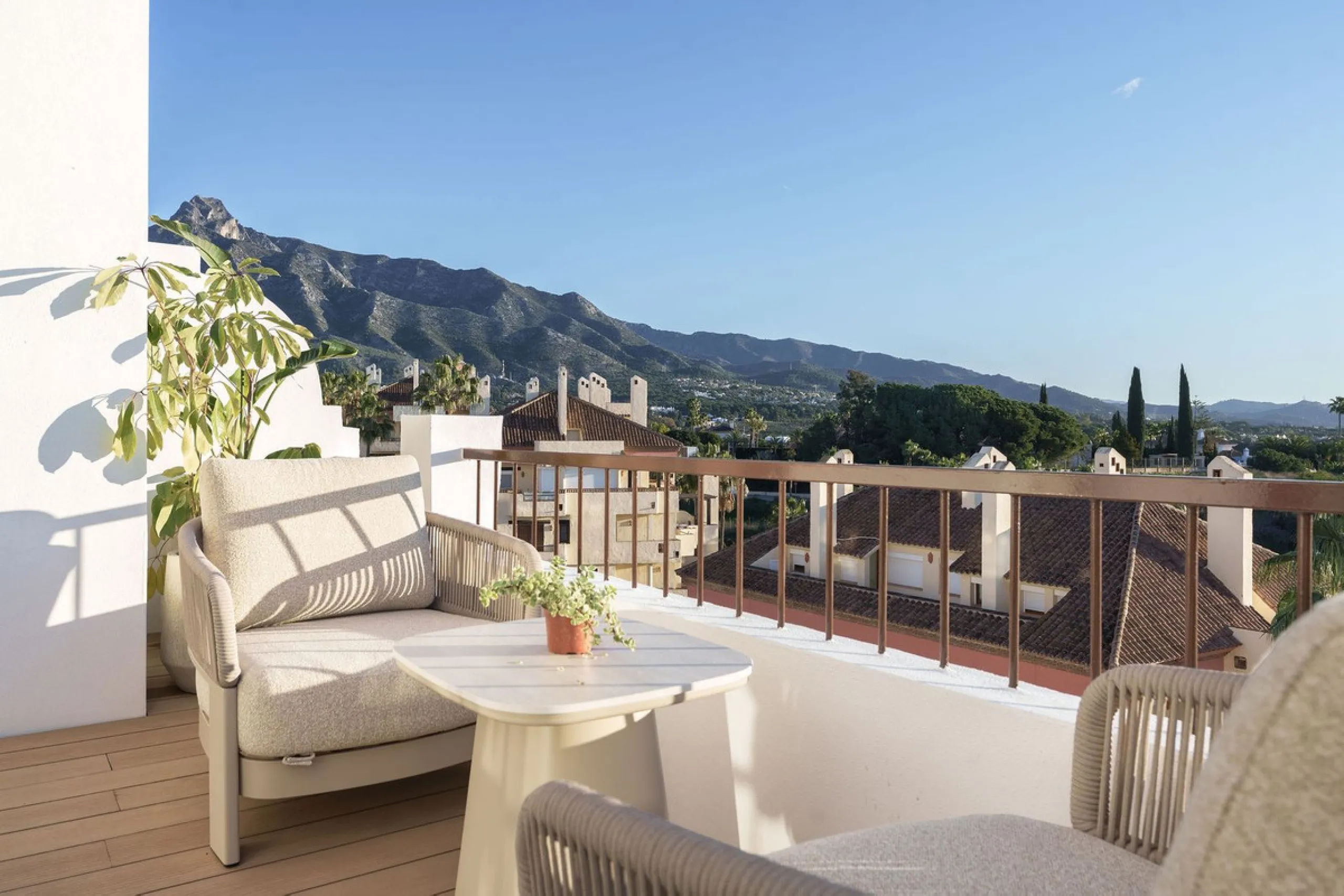 Apartment - Penthouse Duplex в продаже в Marbella, Málaga. В доме 3 спален и 2 ванных комнат. Площадь дома 131 м²