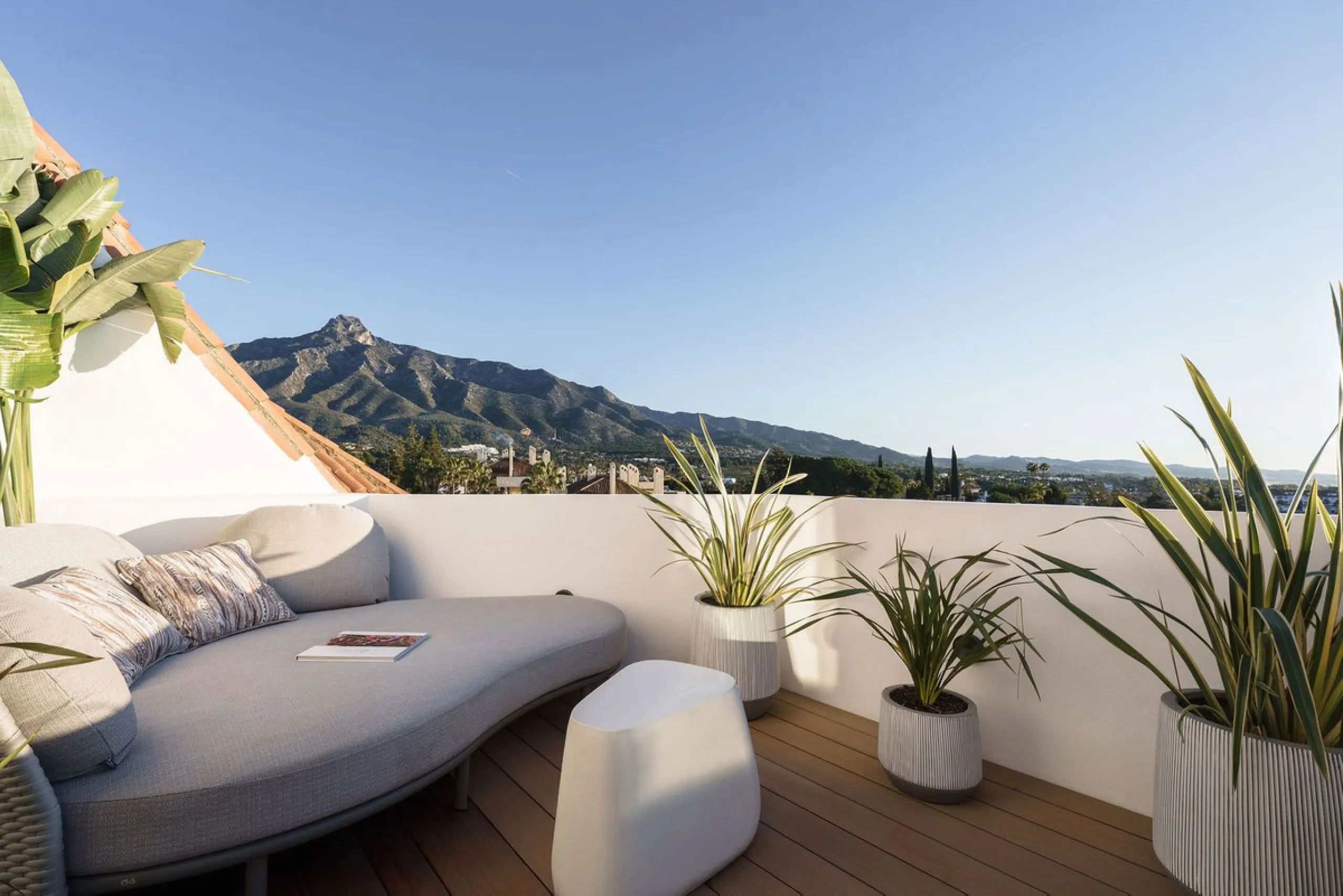Apartment - Penthouse Duplex в продаже в Marbella, Málaga. В доме 3 спален и 2 ванных комнат. Площадь дома 131 м²