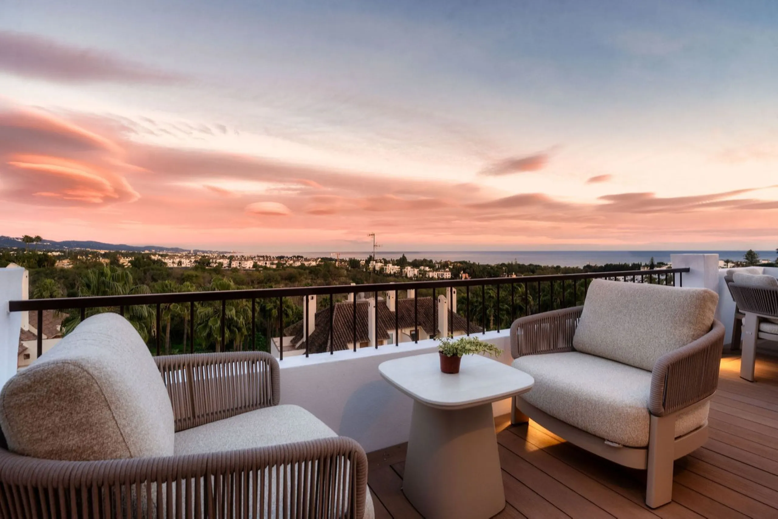Apartment - Penthouse Duplex в продаже в Marbella, Málaga. В доме 3 спален и 2 ванных комнат. Площадь дома 131 м²