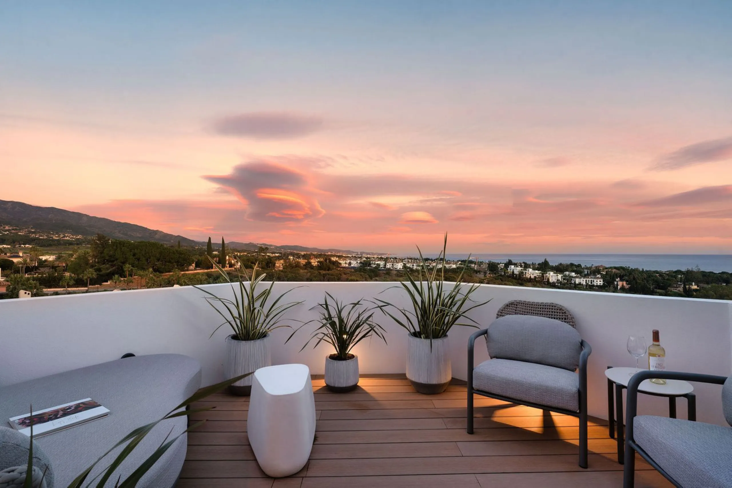 Apartment - Penthouse Duplex в продаже в Marbella, Málaga. В доме 3 спален и 2 ванных комнат. Площадь дома 131 м²