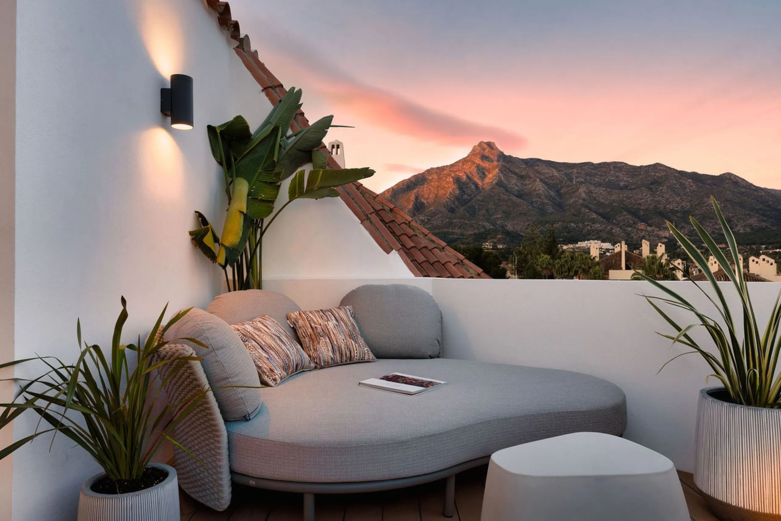 Apartment - Penthouse Duplex в продаже в Marbella, Málaga. В доме 3 спален и 2 ванных комнат. Площадь дома 131 м²