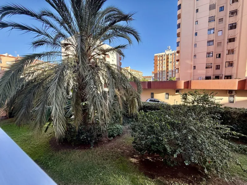 Apartment - Middle Floor Apartment в продаже в Fuengirola, Málaga. В доме 3 спален и 1 ванных комнат. Площадь дома 74 м²