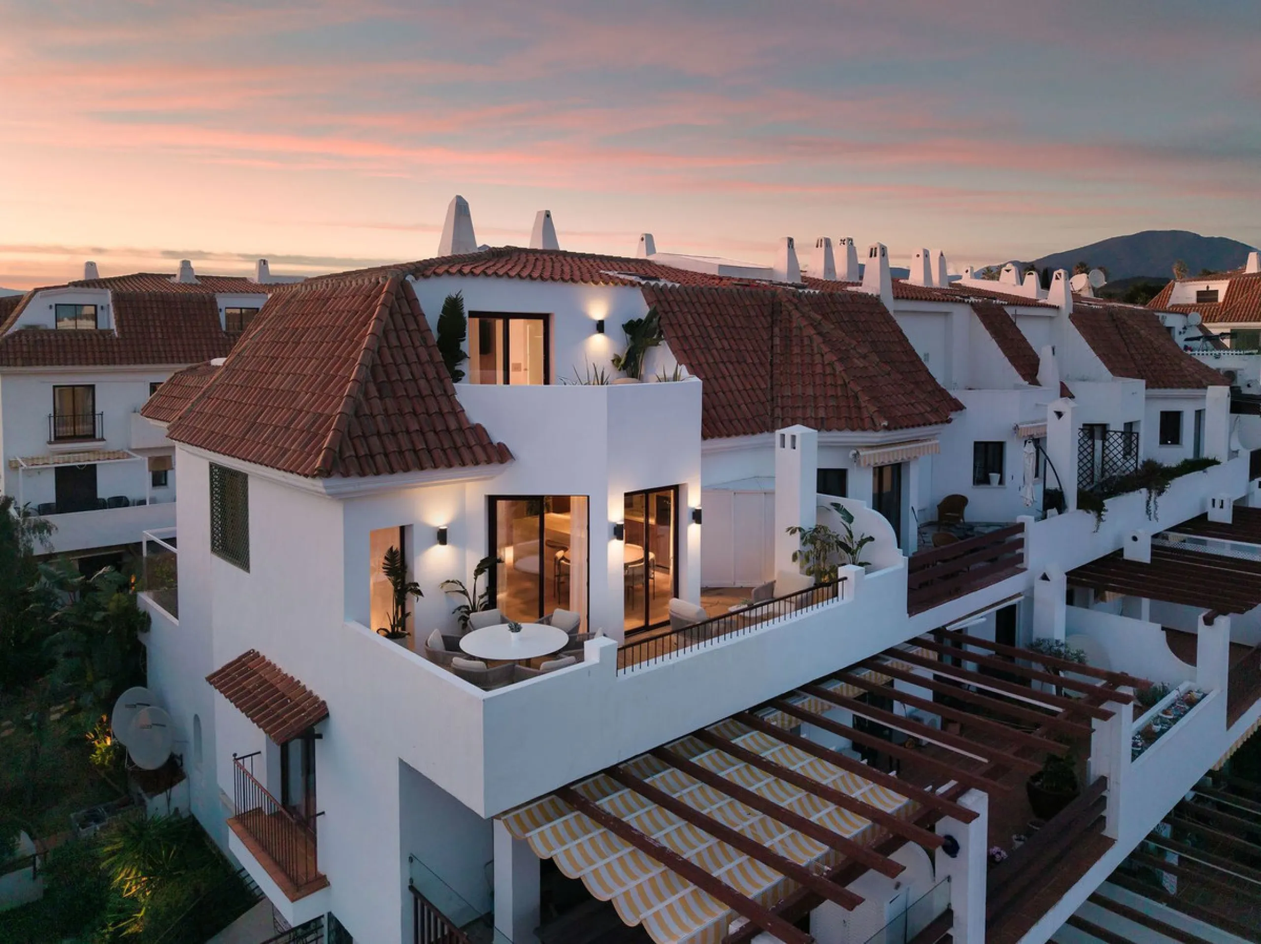 Apartment - Penthouse Duplex в продаже в Marbella, Málaga. В доме 3 спален и 2 ванных комнат. Площадь дома 131 м²