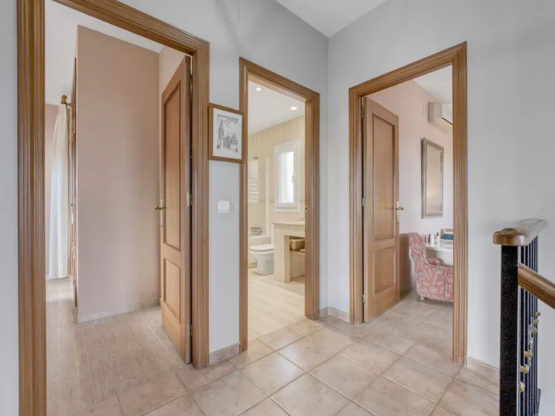 Diese beeindruckende Villa mit Aussicht – der ideale Rückzugsort für Ihre Familie