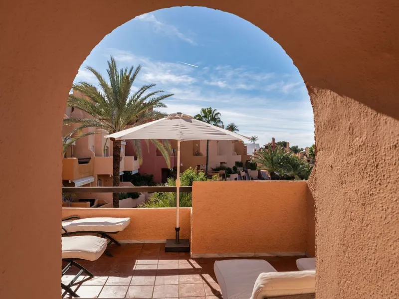 This well presented three-bedroom townhouse spans three spacious levels, combining comfort, space, and a great location in the heart of Nueva Andalucía. A wide selection of restaurants, cafés, bars, and boutiques are within walking distance, while Puerto 