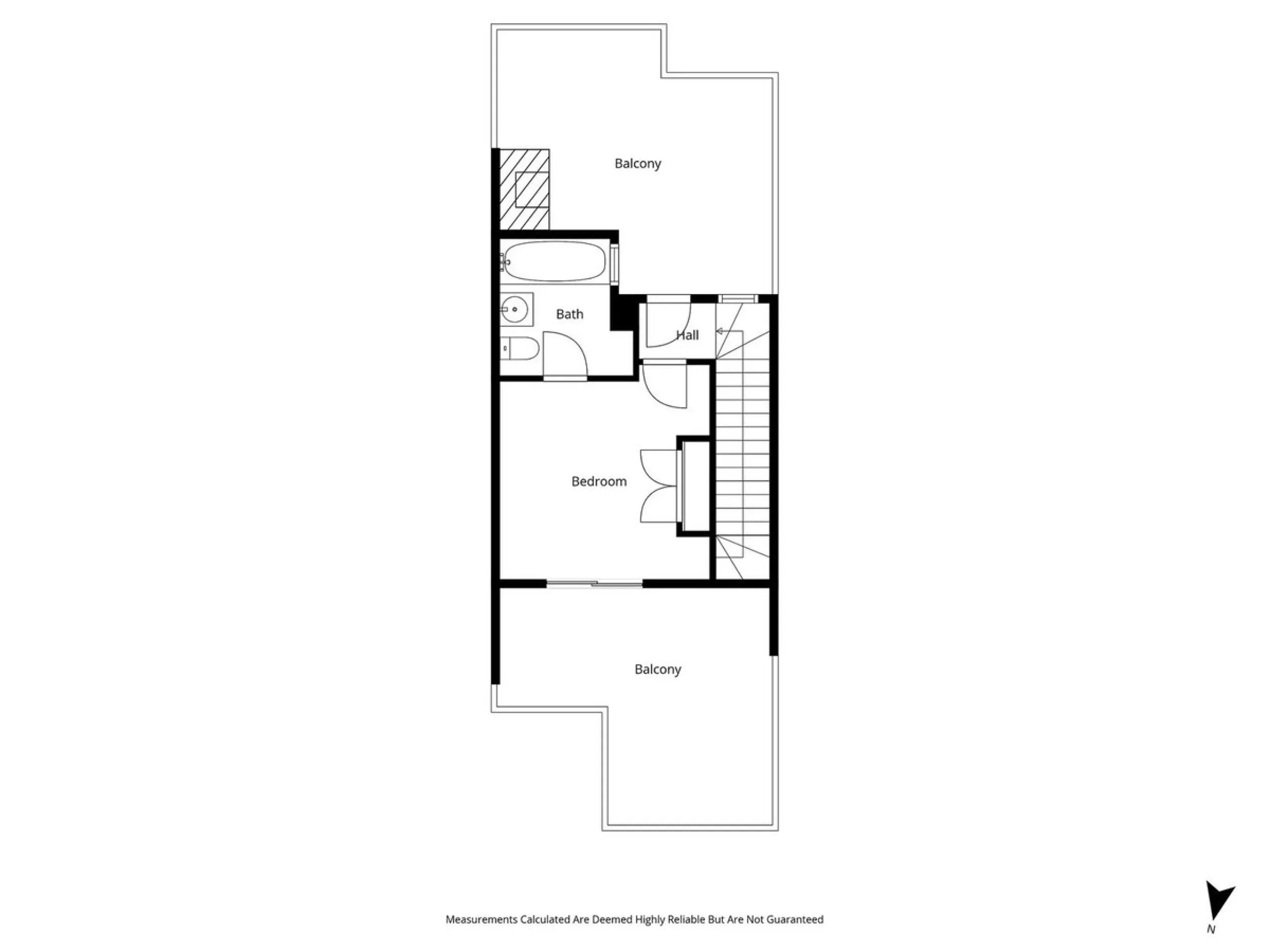 This well presented three-bedroom townhouse spans three spacious levels, combining comfort, space, and a great location in the heart of Nueva Andalucía. A wide selection of restaurants, cafés, bars, and boutiques are within walking distance, while Puerto 