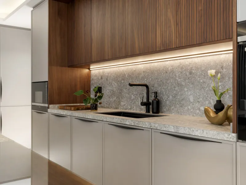 Penthouse Las Lolas is one of those rare residences that immediately conveys harmony, style, and thoughtful design. Positioned at the top of one of Nueva Andalucía's best-located buildings, and just minutes from both Marbella Arena and Puerto Banús, this 